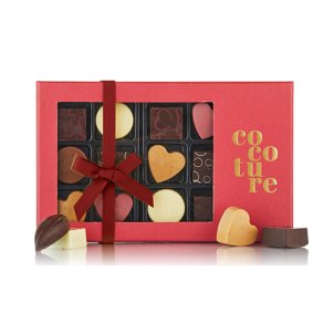 Fyldte chokolader og konfektstykker I Rd Cocoture ske