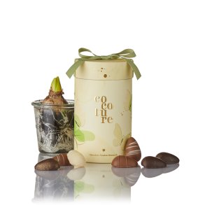 Cocoture fyldte gaverr med blomster og sljfe.