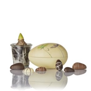 255g fyldte chokolade�g og marcipan �g i gult Cocoture metal�g med blomster