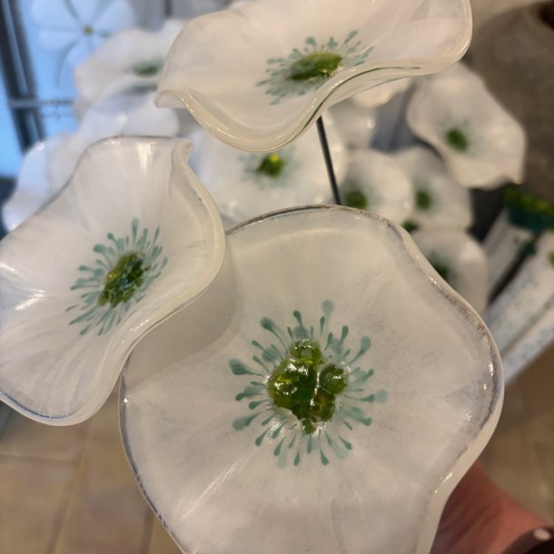 Glas blomst p� pind, hvid