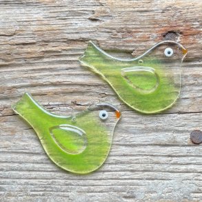 Glas fugle i grnne farver til ophng, 2 stk.