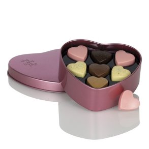 Fyldte chokoladehjerter i metallic lyser�d Cocoture metalhjerte