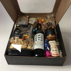 Gaveske med rdvin og kaffe