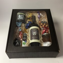 Gaveske med vin og delikatesser