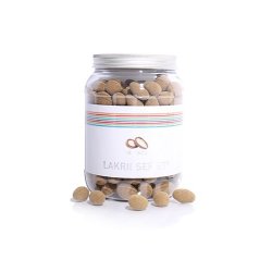 Lakridseriet Valencia Mandler med chokolade og drysset med strk lakridspulver