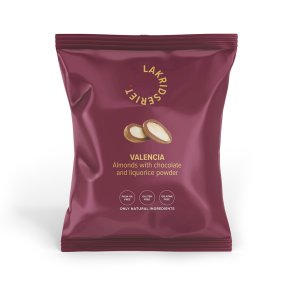 Lakridseriet Valencia Mandler med chokolade og drysset med st�rk lakridspulver