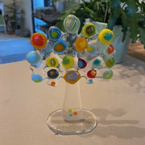 Livets Tr i multifarvet glas