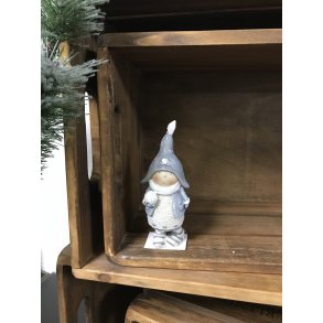 Nisse pige med sneboldt