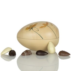 Fyldte chokolade�g og marcipan �g i orange Cocoture metal�g med blomster 