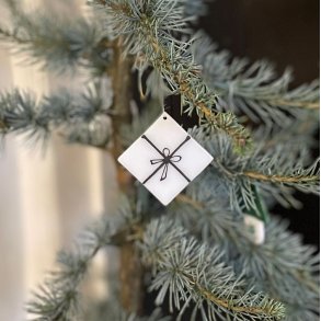 Glas Julegave med sort bnd til ophng