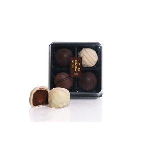 Trffelkugler hvid, flde og mrk chokolade i sort Cocoture ske